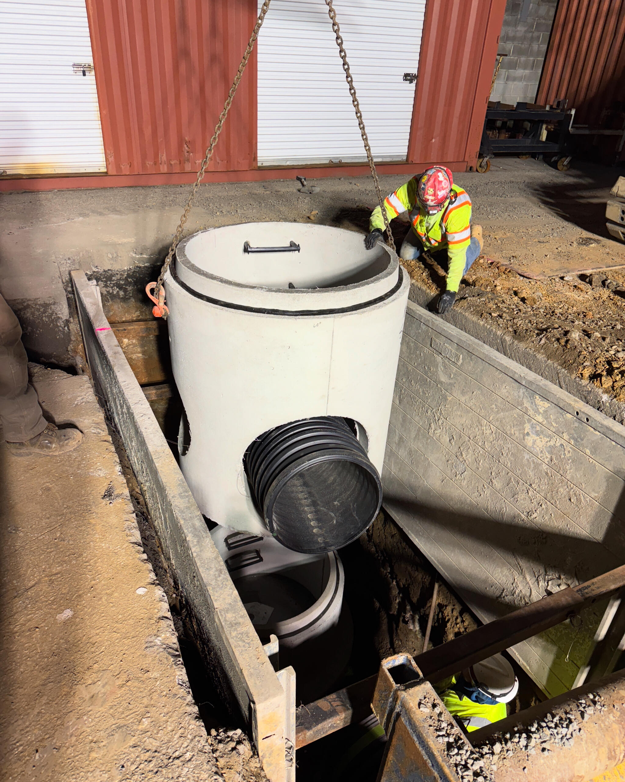 Installation of a manhole